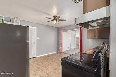 7520 W Crittenden Ln, Phoenix, AZ 85033 - photo 5