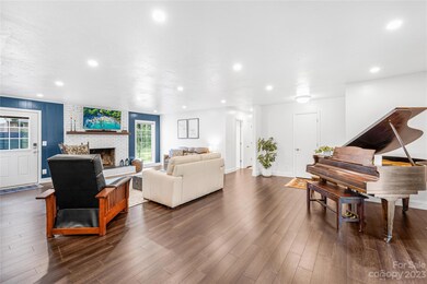 409 Camelot Dr, Statesville, NC 28625 - photo 6