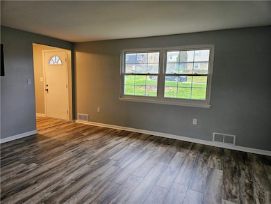 5625 Sandra Dr, Pittsburgh, PA 15236 - photo 6