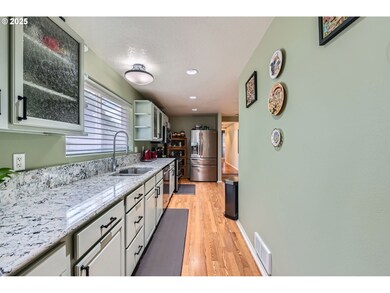 6435 SE 71st Ave, Portland, OR 97206 - photo 7