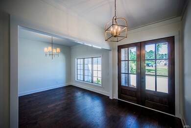 Foyer/dining room