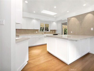 Kitchen with island/breakfast bar
