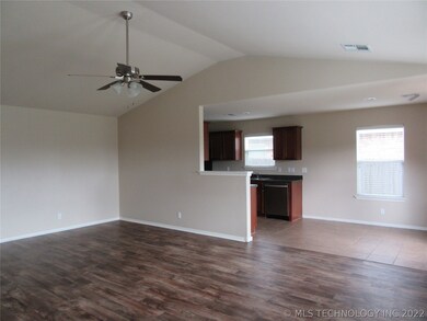 2705 N 21st St, Broken Arrow, OK 74012 - photo 2