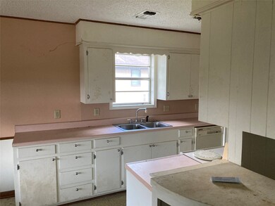 3809 Heatherglen St, Bay City, TX 77414 - photo 4