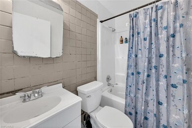 Apt 3 Bath