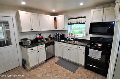 29 E 3rd St, Jim Thorpe, PA 18229 - photo 2