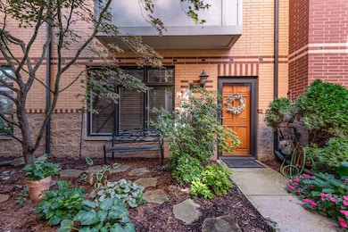 1022 Alexander Ln, Oak Park, IL 60302 - photo 2