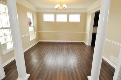 [L643_Z4]COLU_BLT_643_dining_room2_47