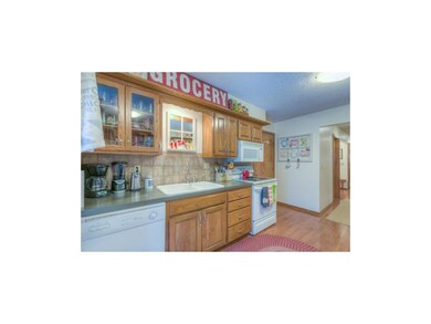 Kitchen & lots of work space!