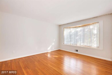 3611 Sandy Ct, Kensington, MD 20895 - photo 2