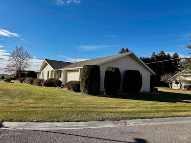 1142 Fairview Ave, Rupert, ID 83350 - photo 4