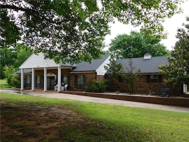 Wonderful long circle driveway!