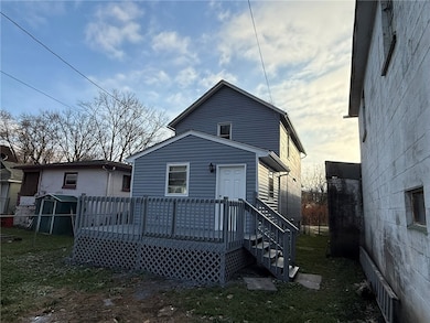 1252 Jefferson St, Vandergrift, PA 15690 - photo 4