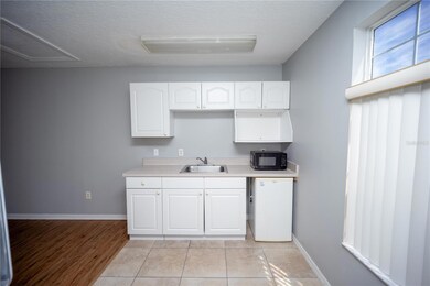 527 Caribbean Dr unit B, Davenport, FL 33897 - photo 5