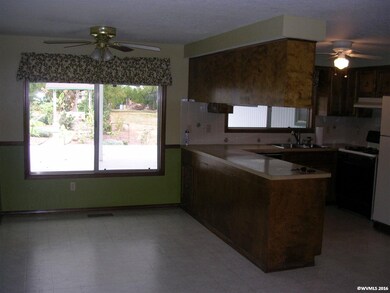 2064 SE Laura Ln, Dallas, OR 97338 - photo 6