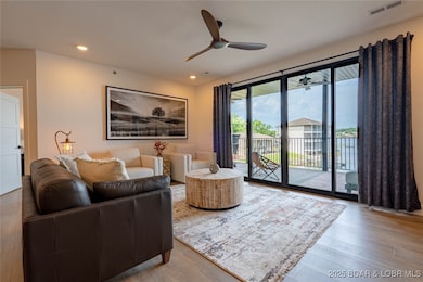 4925 Robins Cir unit 4A, Osage Beach, MO 65065 - photo 2