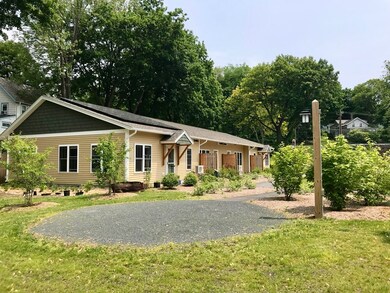 98 Deerfield St unit 98, Greenfield, MA 01301 - photo 3