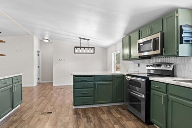 284 N 100 E, Washington, UT 84780 - photo 7