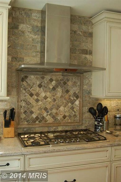 8022 Wingate Dr, Glenn Dale, MD 20769 - photo 4