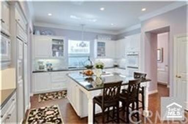 Bright and spacious kitchen -