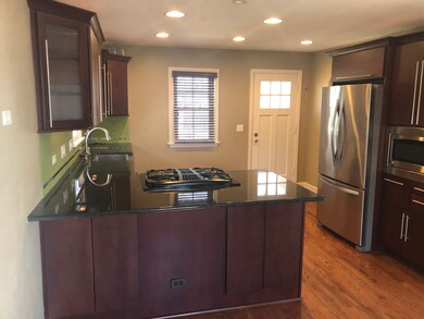 516 W Keith Ave, Waukegan, IL 60085 - photo 2