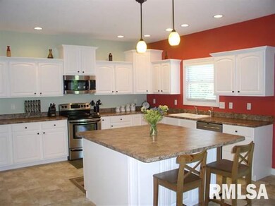 6218 N Clark St, Davenport, IA 52806 - photo 2