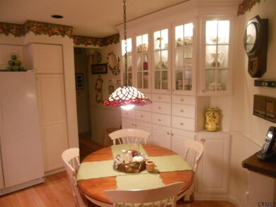 9 Meridian Ct, Troy, NY 12182 - photo 4