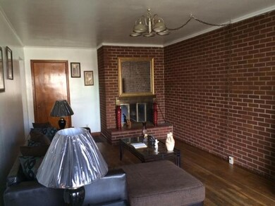1500 Wilson Livingroom