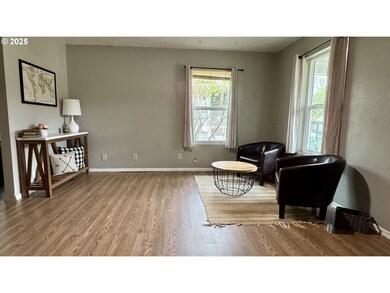 1207 E 11th St, Newberg, OR 97132 - photo 5