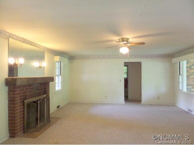 Spacious LR With FP/Gas Logs