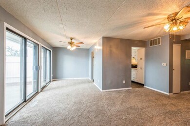 2955 Bowling St SW, Cedar Rapids, IA 52404 - photo 5