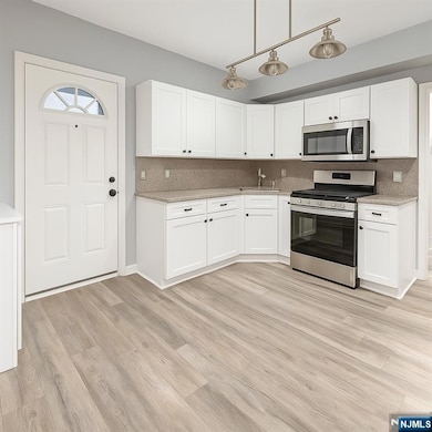 94 N 17th St unit 2, East Orange, NJ 07017 - photo 3