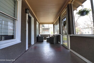 38 Washington front porch pic w-out outs