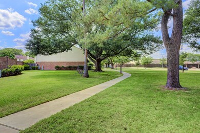 14161 Lost Meadow Ln, Houston, TX 77079 - photo 2