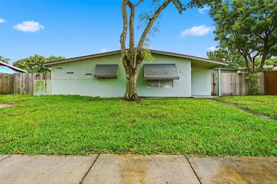 5711 SW 37th Ct, Davie, FL 33314 - photo 3