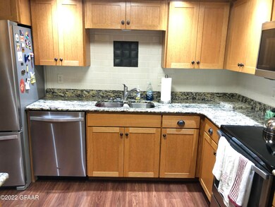 815 Duke Dr unit 423, Grand Forks, ND 58201 - photo 2