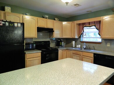 2088 Candlewood Dr, East Stroudsburg, PA 18301 - photo 6