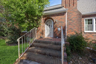 18 S Sweetbriar Ave