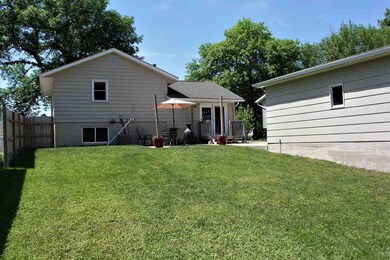 1315 Edgewood Dr, Waterloo, IA 50701 - photo 5