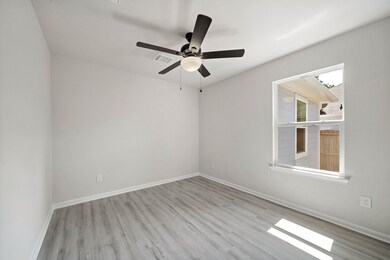 6813 Bethune Dr, Houston, TX 77091 - photo 6