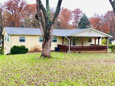 1075 Hickory Ln, Indiana, PA 15701 - photo 3