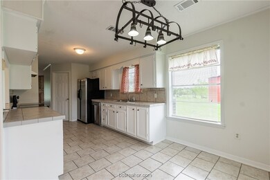 9812 Runaway Rd, College Station, TX 77845 - photo 4