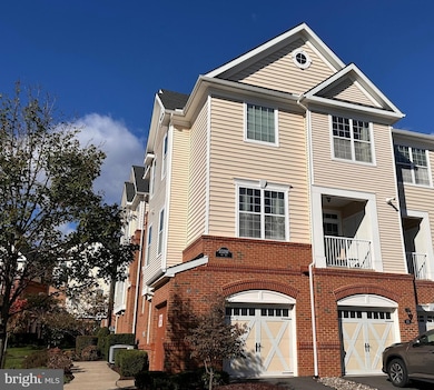 23297 Southdown Manor Terrace unit 105, Ashburn, VA 20148 - photo 4