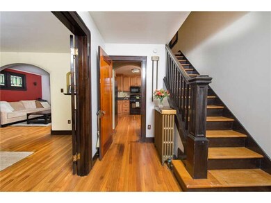 Entry/Foyer.
