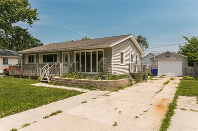1709 10th St NW, Cedar Rapids, IA 52405 - photo 3