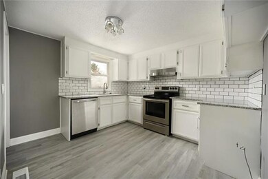 331 N Prairie Ln, Raymore, MO 64083 - photo 6