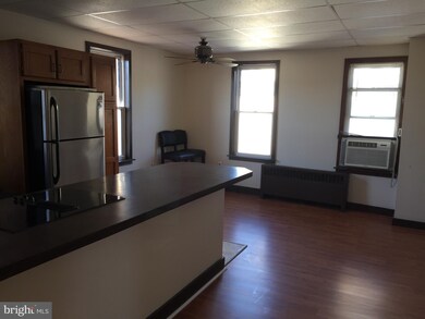 118 S Line St, Lansdale, PA 19446 - photo 2