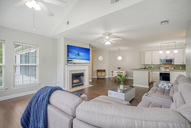 1728 Wyngate pro den behind couch