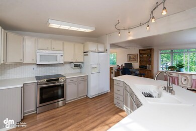 Kitchen - w/Large Breakfast Bar