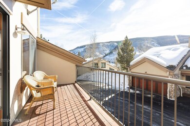 1881_lionsridge_loop_19_exterior_deck01_